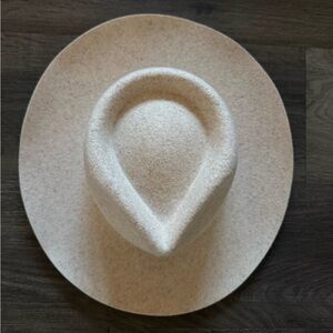 GIGI PIP Zephyr Cream Hat NWT